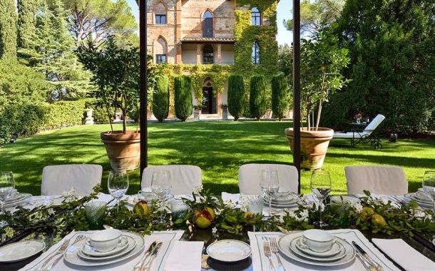 Parco del Principe - In the gazebo you can have lunch and dinner
